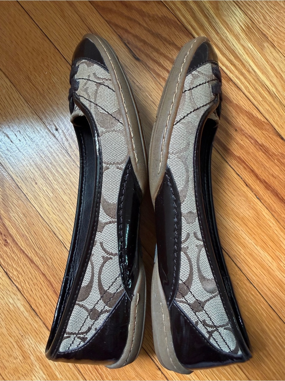 Coach Dannie Beige Signature Canvas Brown Patent Trim Ballet Flats Women’s 7.5 - Picture 8 of 15